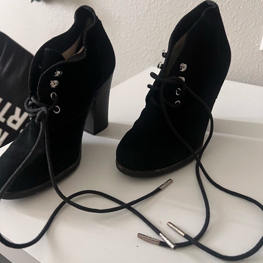 Michael kors booties size 6